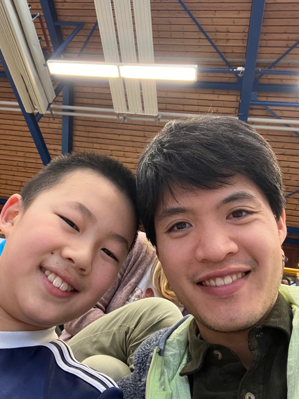 Boyu und Max freuen sich